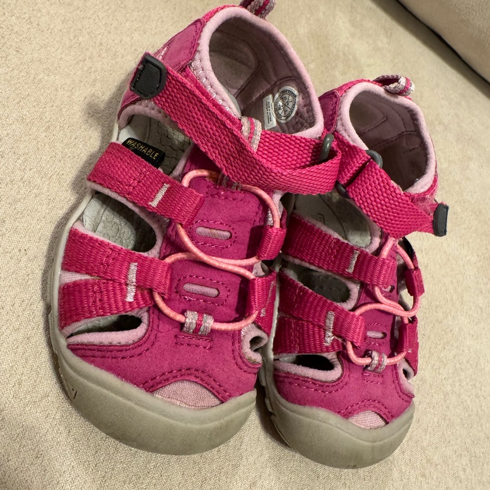 Toddler Keen Pink Sandals (size 7)